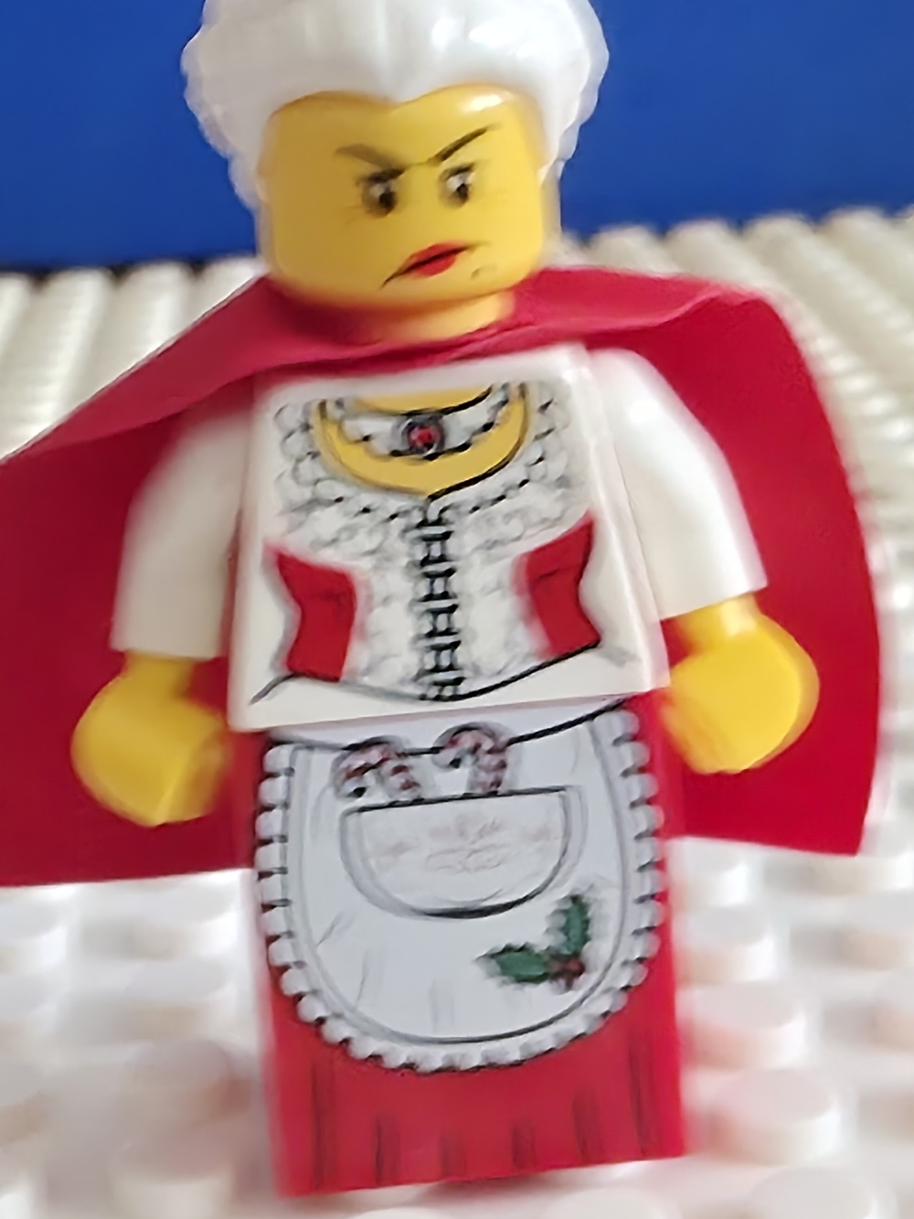 Lego Mrs Claus Minifigure hol048 10245 Santa's Workshop Christmas